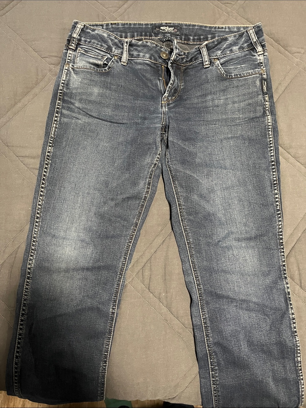 Silver Jeans Women's Straight Leg Jeans in Faded Blue Wash